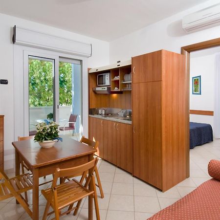 Residence Clipper Giulianova Bagian luar foto