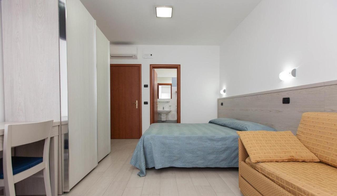 Residence Clipper Giulianova Bagian luar foto