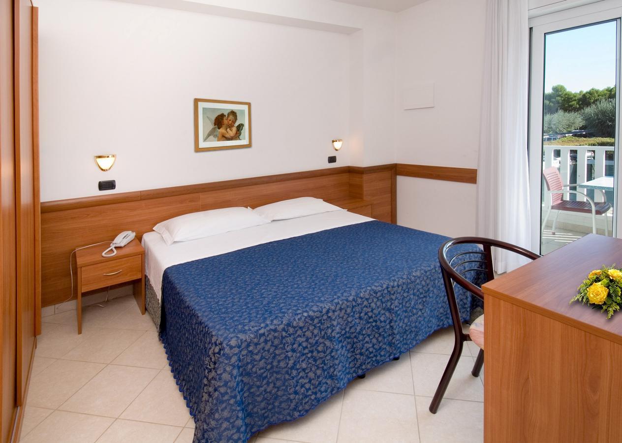 Residence Clipper Giulianova Bagian luar foto